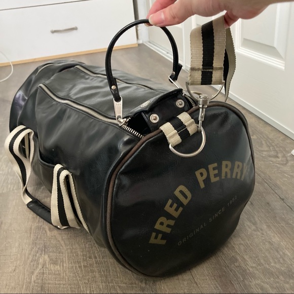 Fred Perry Other - Vintage Fred Perry Classic Barrel Bag in Black